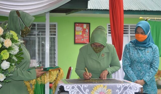 Ketua Persit KCK Koorcab Rem 092 PD VI/Mulawarman Resmikan Posbindu PTM Kodim 0907/Trk