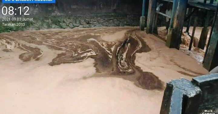 Sungai Kampung Bugis Diduga Dicemari Limbah Oli Bekas