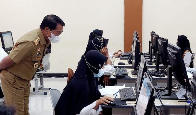 Tinjau Seleksi PPPK Guru, Gubernur Zainal Harapkan Peserta Raih Hasil Maksimal