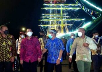 Tiba di Kaltara, Gubernur Zainal Antusias Sambut Kedatangan KRI Bima Suci