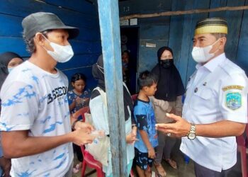 Serahkan Bantuan Kebakaran di Tarakan, Gubernur Zainal: Kita Wajib Menolong Ketika Warga Ditimpa Musibah