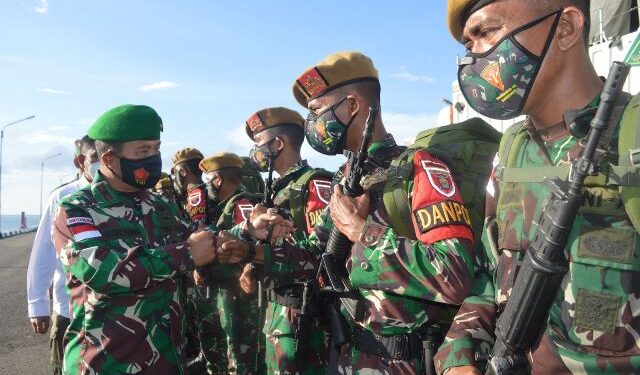 Sambut Satgas Pamtas RI-Malaysia, Danrem 092/Mrl Pesan Jaga Setiap Jengkal Tanah Air