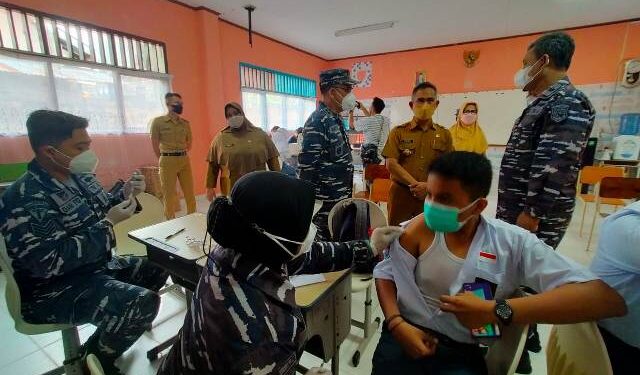Vaksinasi Lantamal XIII/Tarakan Sasar Pelajar SMAN 2 dan SMAN 4 Tarakan