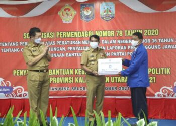 Serahkan Bankeu Tahap I, Gubernur Zainal Berharap Parpol Jadi Pelopor Penanganan Covid-19