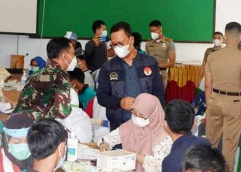 Tinjau Vaksinasi di SMKN 2 Tarakan, Hasan Basri Sampaikan Perjuangannya untuk Kuota Vaksin Kaltara