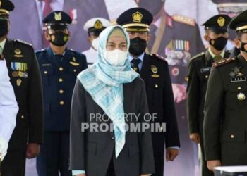 Bupati Laura Hadiri Upacara HUT ke-76 TNI Secara Virtual