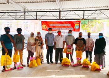 Gandeng Tokoh Politik, Polda Kaltara Salurkan Bansos Kepada Warga Nunukan