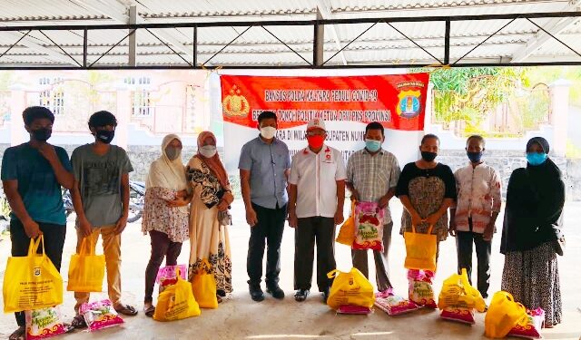 Gandeng Tokoh Politik, Polda Kaltara Salurkan Bansos Kepada Warga Nunukan