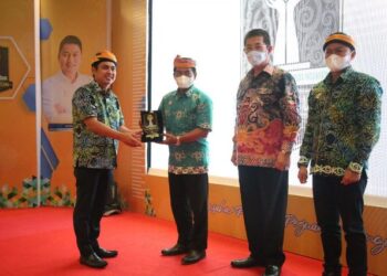 Hadiri Pelantikan, Gubernur Zainal Berharap HIPMI Jadi Pilar Perkonomian Masyarakat