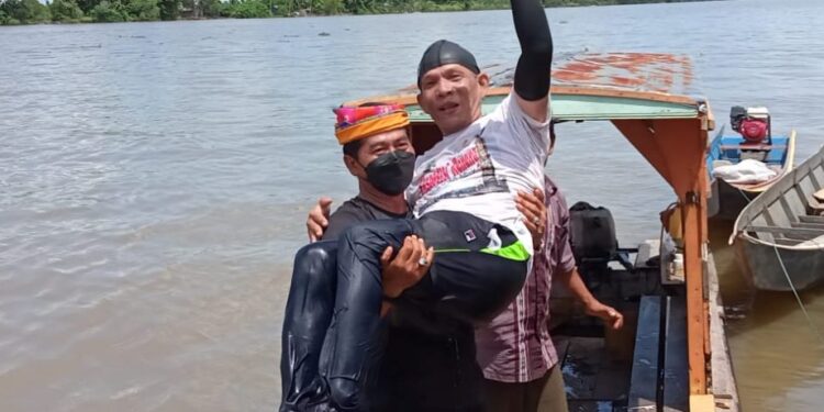 Berhasil Renangi Sungai Kayan Sejauh 3,8 Km, Gubernur Zainal Apresiasi Semangat Ibrahim Rusli