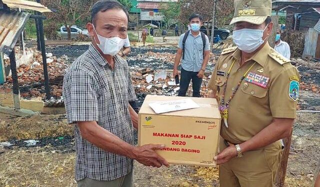 Serahkan Bantuan, Gubernur Zainal Ingatkan Masyarakat Selalu Waspada