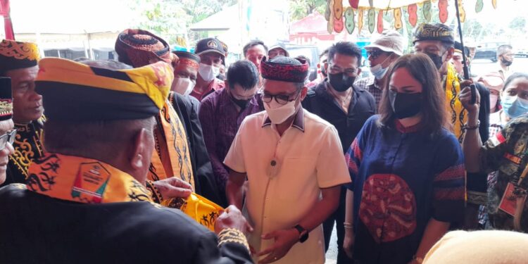 Deddy Sitorus Dianugerahi Warga Kehormatan Suku Tidung
