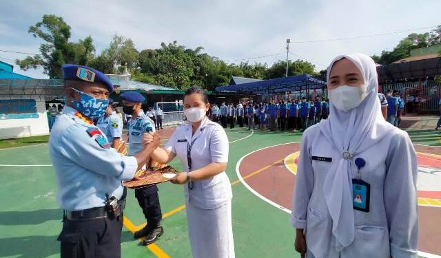 Dedikasi Tangani Covid-19, Petugas Kesehatan Lapas Tarakan Terima Penghargaan dari KemenkumHAM