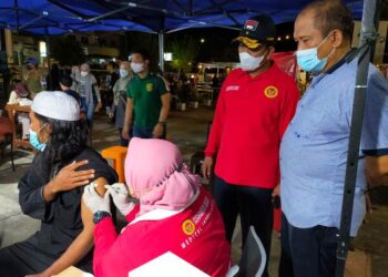 Optimalkan Capaian di Tarakan, Binda Kaltara Bersama Puskesmas Gunung Lingkas Gelar Vaksinasi Malam Hari