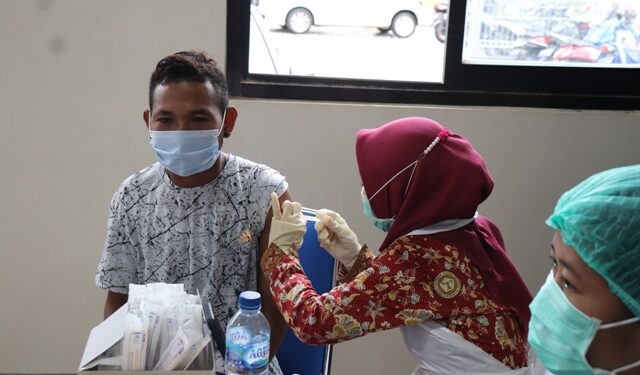 Program Akselerasi Vaksinasi Nasional, KPwBI Provinsi Kaltara Distribusikan 1.400 Dosis Vaksin