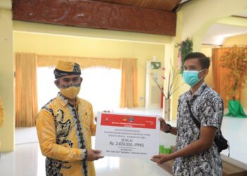 Serahkan Bantuan ATENSI, Wali Kota Khairul Berharap Digunakan untuk Keperluan Hidup dan Wirausaha