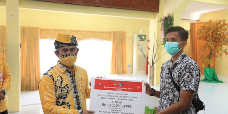 Serahkan Bantuan ATENSI, Wali Kota Khairul Berharap Digunakan untuk Keperluan Hidup dan Wirausaha