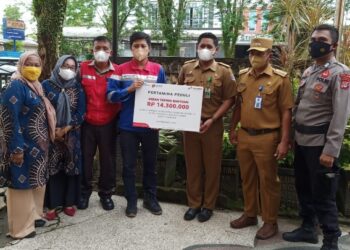 Pertamina FT Tarakan Bagikan Paket Sembako dan Masker di Kelurahan Lingkas Ujung