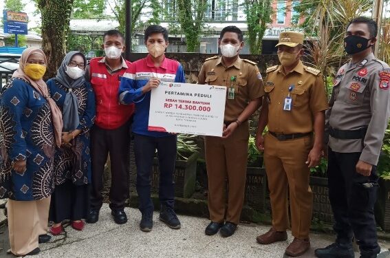 Pertamina FT Tarakan Bagikan Paket Sembako dan Masker di Kelurahan Lingkas Ujung