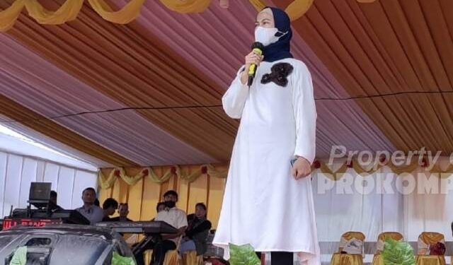 Hadiri Syukuran, Bupati Laura Ajak Kepala Desa Turut Menyukseskan Pembangunan di Wilayahnya