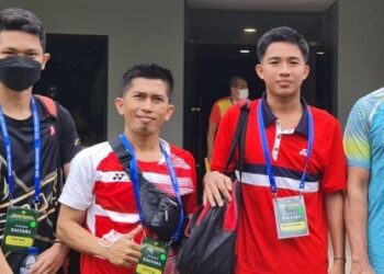 Pebulutangkis bersama tim official Kaltara. (foto: IST)