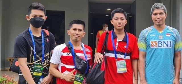 Pebulutangkis bersama tim official Kaltara. (foto: IST)