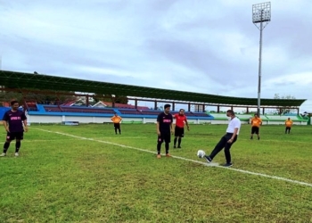 Buka Turnamen Sepak Bola DPRD Cup, Wali Kota Khairul Minta Panitia Terus Terapkan Protokol Kesehatan
