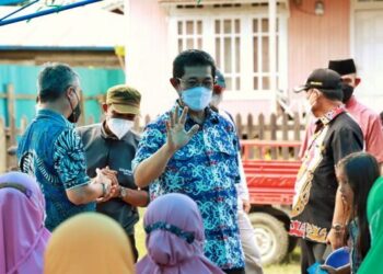 Serahkan Bantuan, Wagub Yansen Minta Masyarakat Malinau Tanggap Bencana