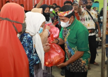 400 Paket Sembako Diterima Warga Sungai Nyamuk