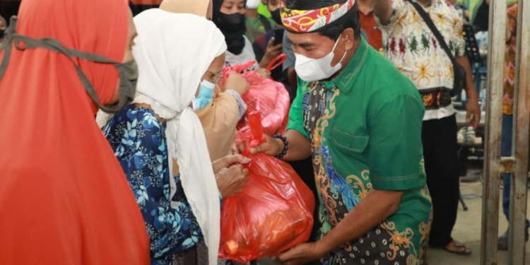 400 Paket Sembako Diterima Warga Sungai Nyamuk