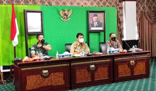 Wabup Hanafiah Dengarkan Arahan Presiden Jokowi Terkait Penanganan Covid-19