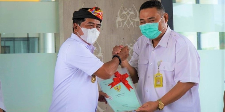 Pemprov Terima Sertifikat Lahan KBM