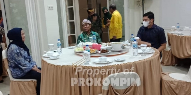 Bupati Laura Sambut Tamu di Acara Malam Ramah Tamah Peringatan HUT Satpol PP dan Linmas se-Kaltara