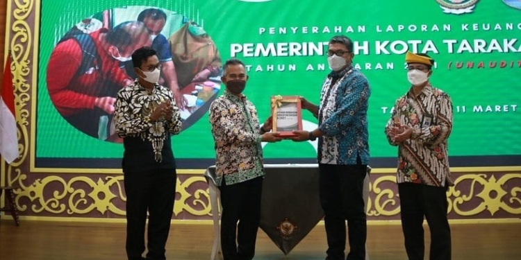 Komitmen Wujudkan Akuntabilitas, Wali Kota Khairul Serahkan LKPD Tarakan Tahun Anggaran 2021