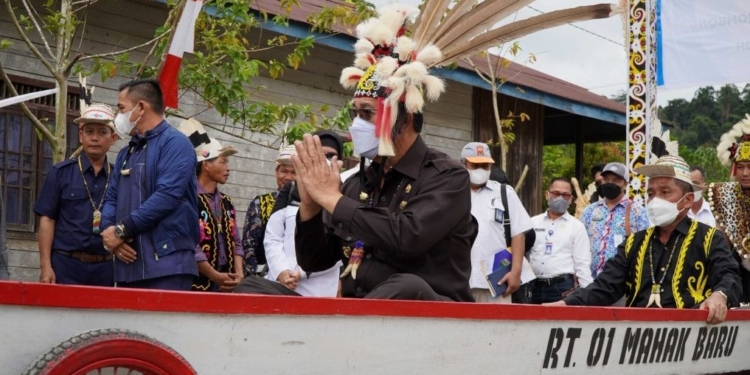 Warga Sungai Boh Sambut Meriah Kedatangan Wagub Yansen