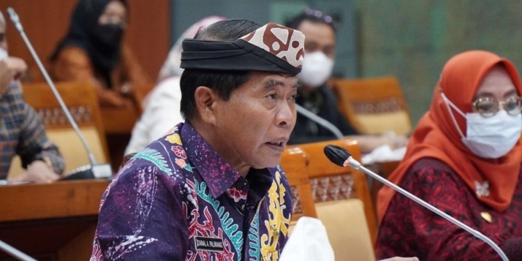 Di Hadapan Komisi X, Gubernur Perjuangkan Status Guru Honorer