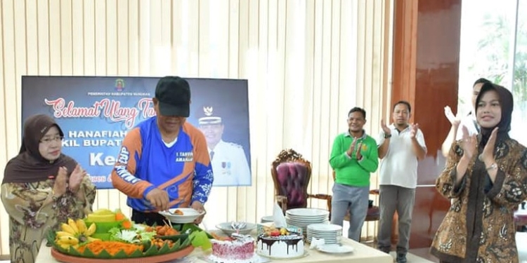 Bupati Laura Beri Ucapan Selamat Ulang Tahun Kepada Wabup Hanafiah