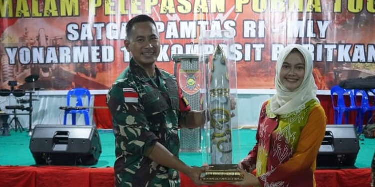 Bupati Laura Lepas Satgas Pamtas RI-Malaysia Batalyon Armed 18/Komposit Buritkang