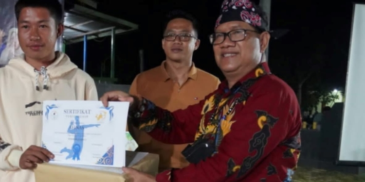 Hadiri Perpisahan Mahasiswa KKN UBT di Desa Binusan