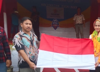 Bupati Laura Dukung Gerakan Pembagian 10 Juta Bendera Merah Putih