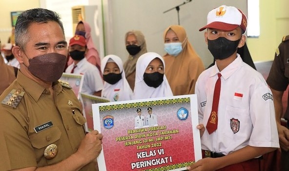 Wujud Komitmen, Pemkot Tarakan Kembali Distribusikan Beasiswa Prestasi