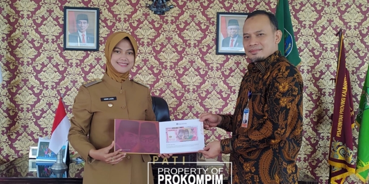 Bupati Laura Dikenalkan Uang Rupiah Kertas TE 2022