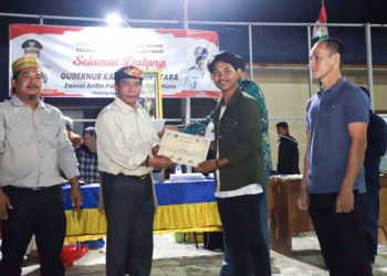 Gubernur Hadiahkan Beragam Peralatan Olahraga kepada Masyarakat