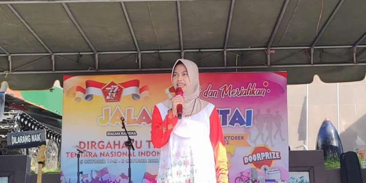 Bupati Laura Hadiri Jalan Santai HUT TNI ke-77