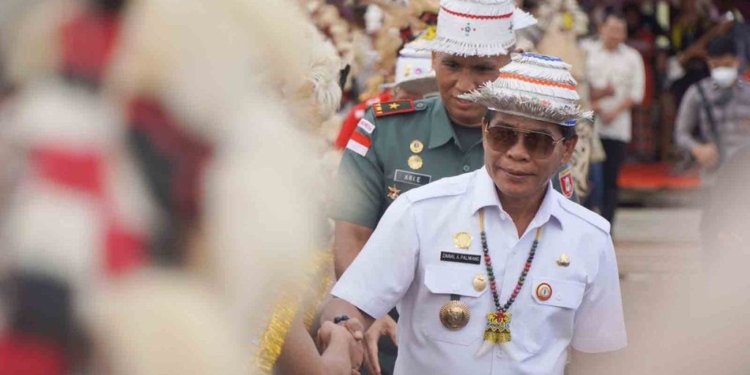 Gubernur Apresiasi Festival Meja Panjang Desa Pimping