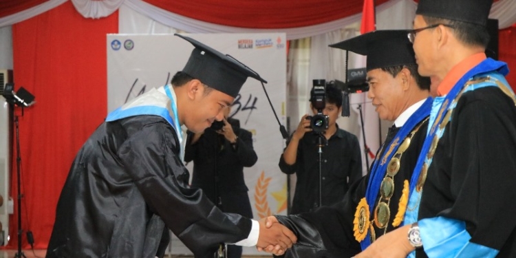 Gubernur Dorong Wisudawan UBT Jadi Mesin Penggerak Kemajuan Kaltara