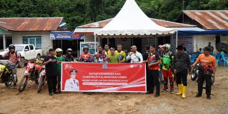 Gubernur Kaltara Melesat Menuju Krayan dengan Mengendarai Motor