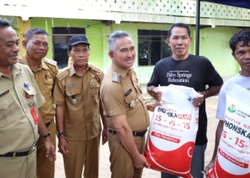 Wali Kota Serahkan Bantuan untuk Kelompok Tani
