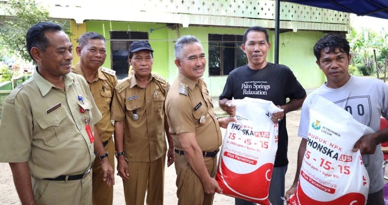 Wali Kota Serahkan Bantuan untuk Kelompok Tani
