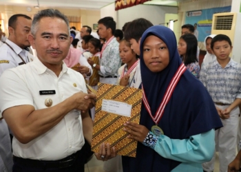 Pemkot Tarakan Ganjar Siswa Berprestasi dengan Reward